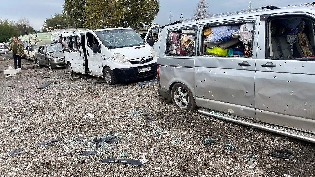 Bombardeo ruso contra convoy humanitario deja 25 muertos en Zaporiyia, Ucrania